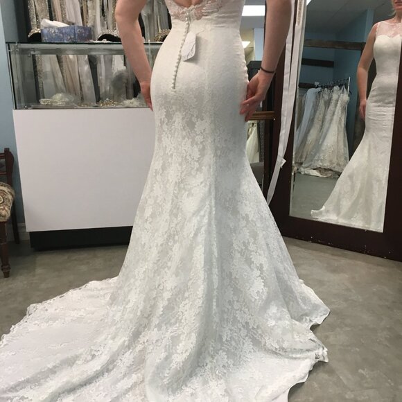 SAMPLE Chantilly Lace Backless Wedding Dress, Ivory Mermaid Fit and Flare Sexy - Picture 9 of 12